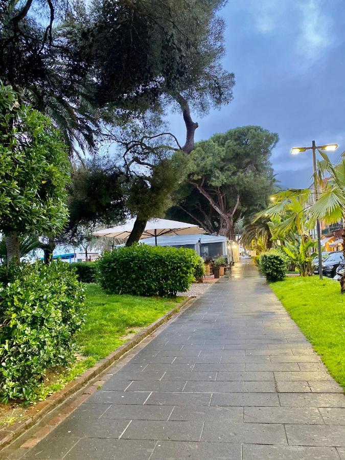 Hotel Alba Chiara ฟีนาเลลีกูเร ภายนอก รูปภาพ