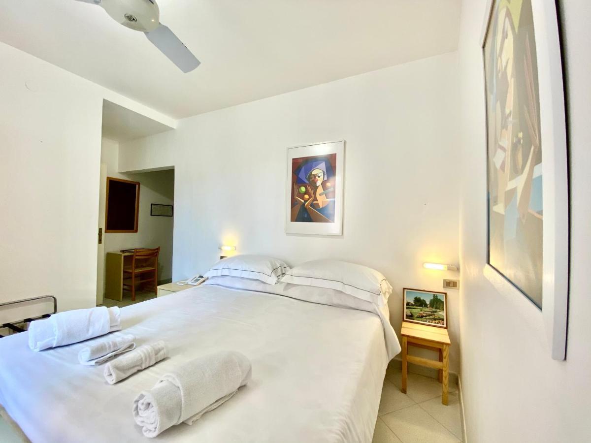 Hotel Alba Chiara ฟีนาเลลีกูเร ภายนอก รูปภาพ